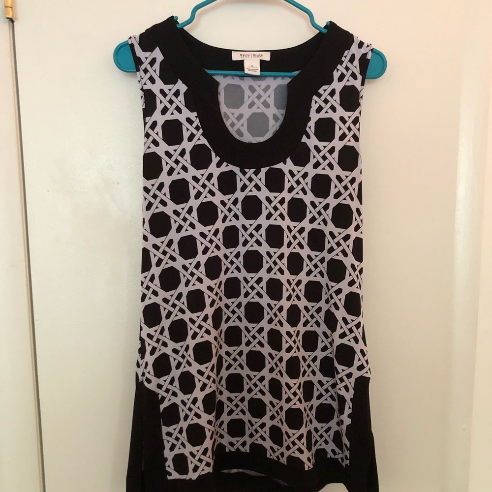 Geometric white and black tunic top